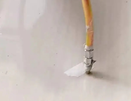双流瓷砖空鼓维修公司专业解答在瓷砖铺贴过程中，如果使用的砂料过粗（如全部使用了粗砂），可能会导致以下问题
